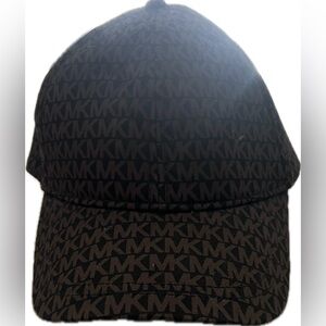 Michael kors hat 
Color:Brown 
Size:one size fits all